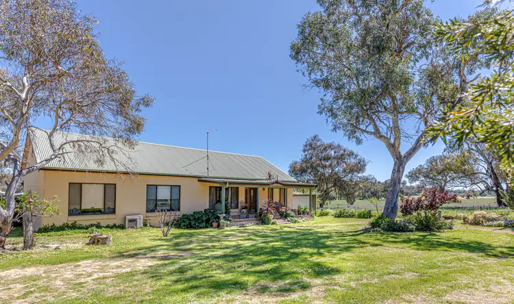 6 Sullivans Lane, Manildra NSW 2865
