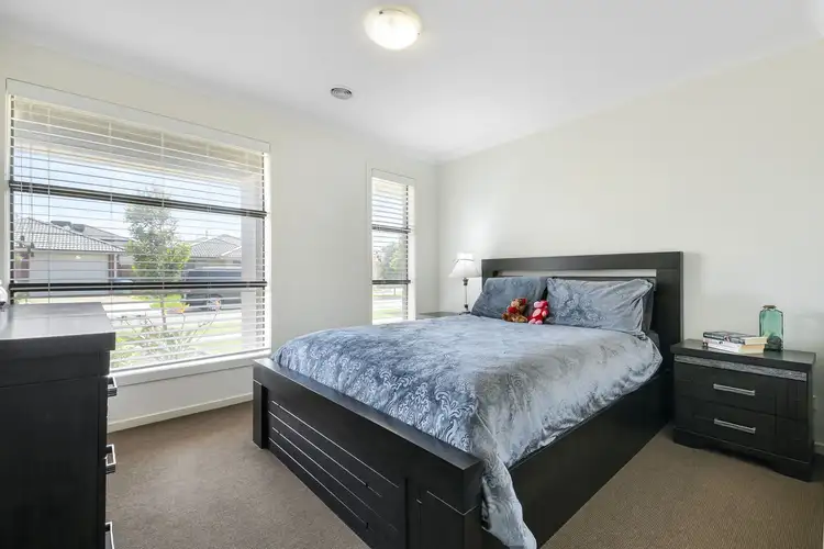 Sixth view of Homely house listing, 8 Comet Chase, Narre Warren South VIC 3805