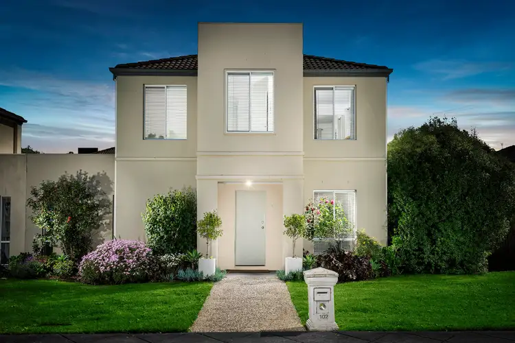 102 Sovereign Manors Crescent, Rowville VIC 3178
