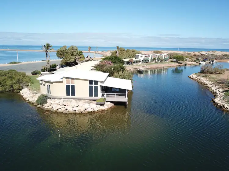 1310 Pelican Point Road, Carnarvon WA 6701