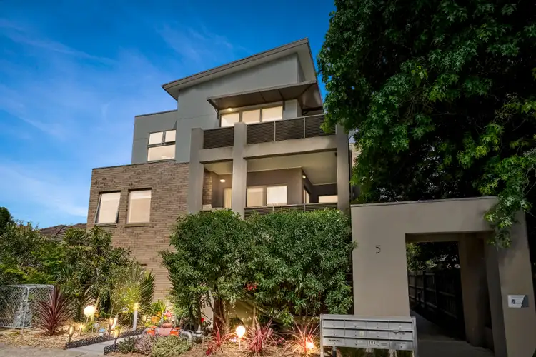 Main view of Homely apartment listing, 2/5 View Road, Bayswater VIC 3153