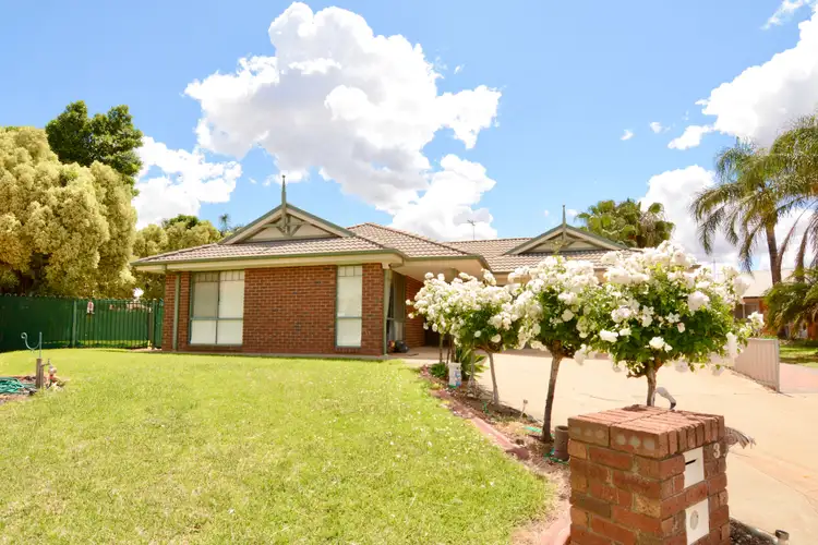 3 Fawkner Court