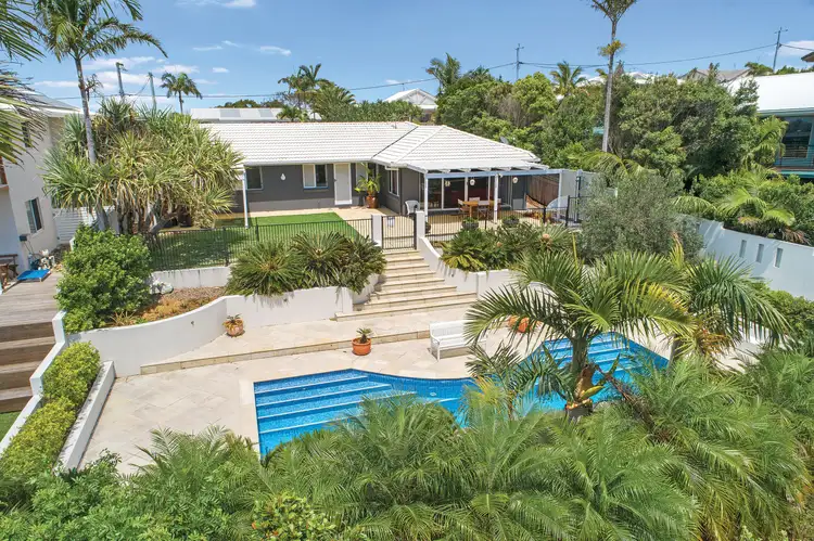 18 Southern Cross Parade, Sunrise Beach QLD 4567