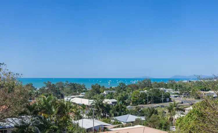 9 Woomerah Avenue, Cannonvale QLD 4802