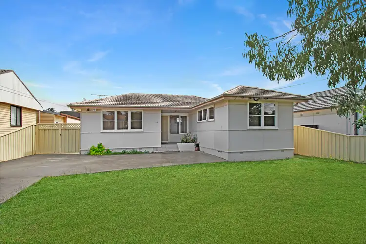 19 Dampier Crescent, Fairfield West NSW 2165