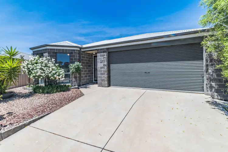 8 Aliza Avenue, California Gully VIC 3556