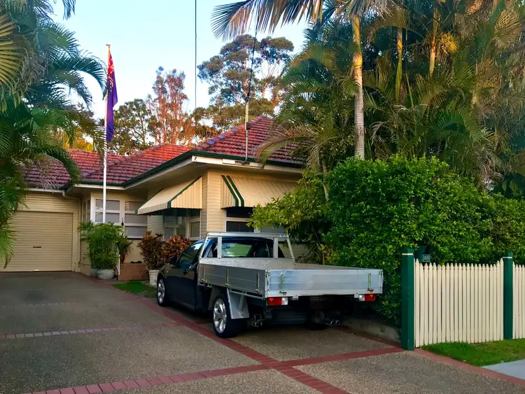 30 Greenmount Avenue, Holland Park QLD 4121