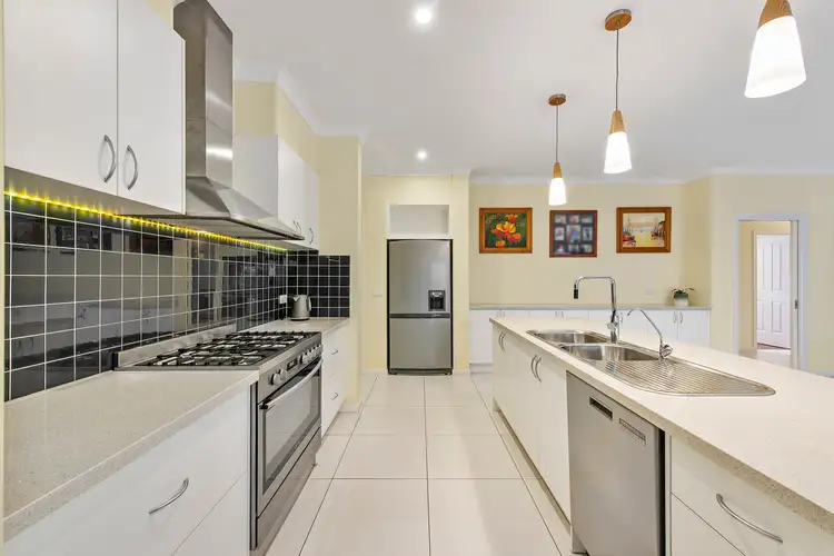 12 York Close, Taylors Hill VIC 3037