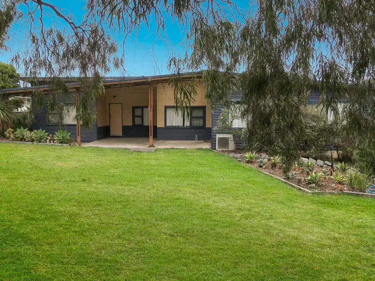 194 Bayview Drive, Little Grove WA 6330