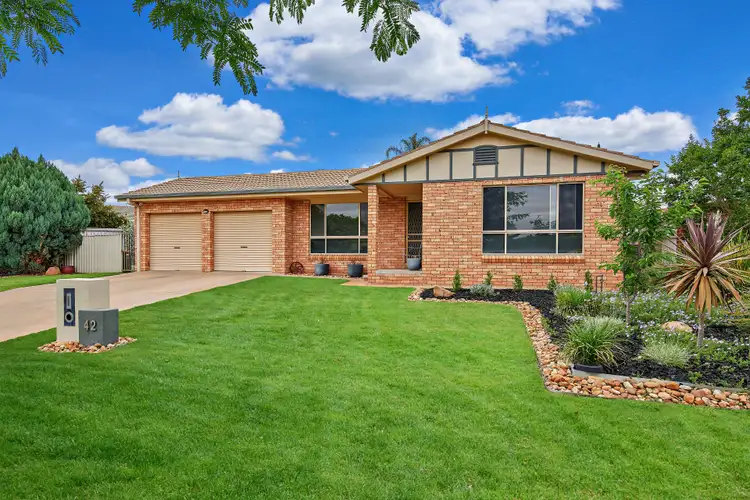 42 Oleander Crescent, Lake Albert NSW 2650