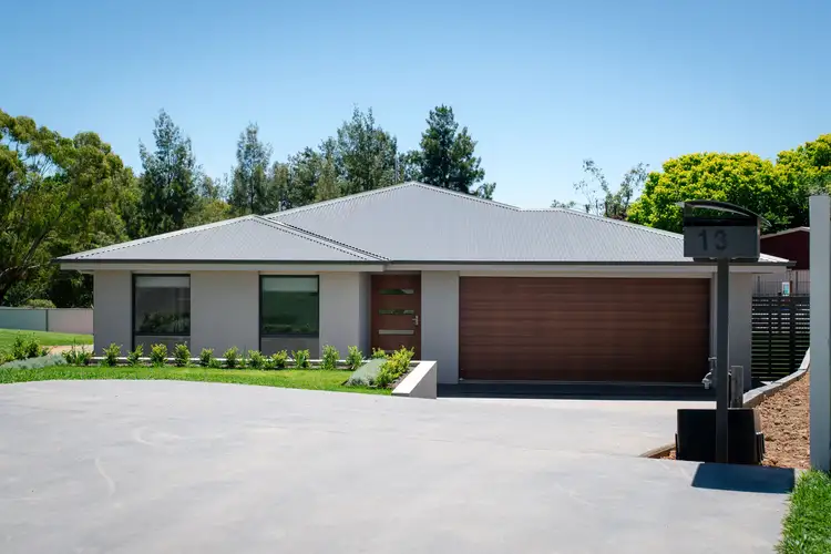 13 Settlers Place, Young NSW 2594