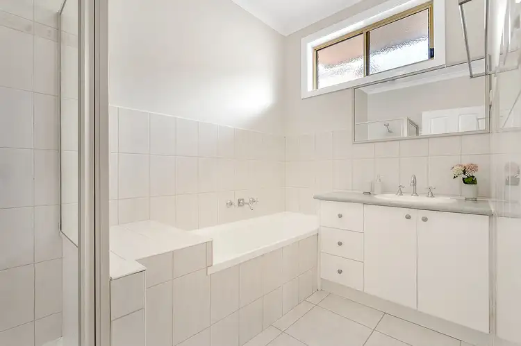 Sixth view of Homely house listing, 10 Woodlea Crescent, Craigieburn VIC 3064