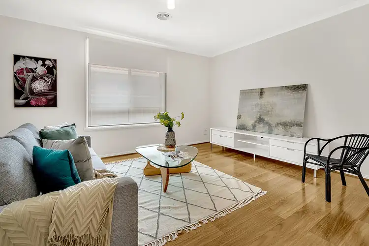 Seventh view of Homely house listing, 10 Woodlea Crescent, Craigieburn VIC 3064