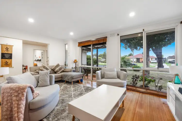118 South Circular Road, Gladstone Park VIC 3043