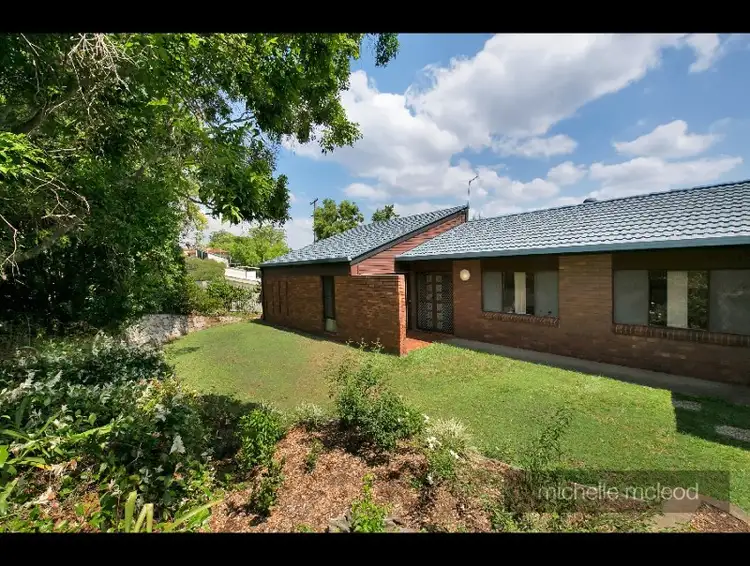 138 Burbong Street, Chapel Hill QLD 4069