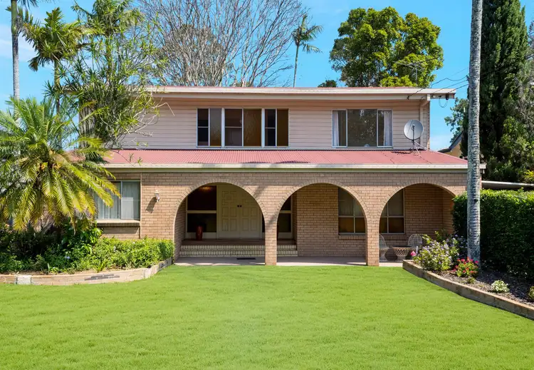 10 Holyoake Drive
