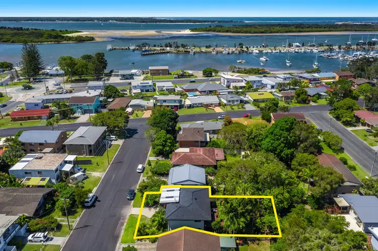 8 Cook Street, Yamba NSW 2464