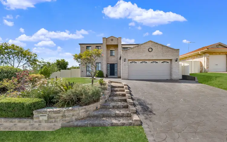 39 Crommelin Crescent, St Helens Park NSW 2560