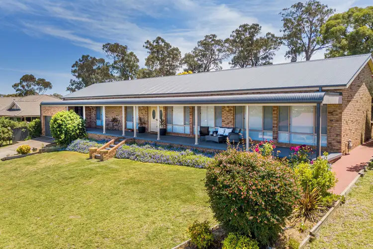 8 Banksia Close, Cowra NSW 2794
