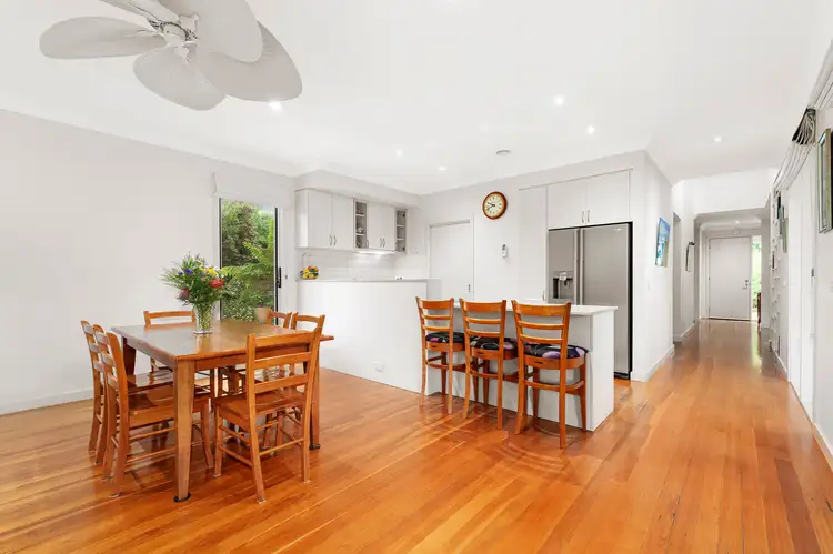 Fifth view of Homely house listing, 7 Woodlawn Circuit, Macleod VIC 3085