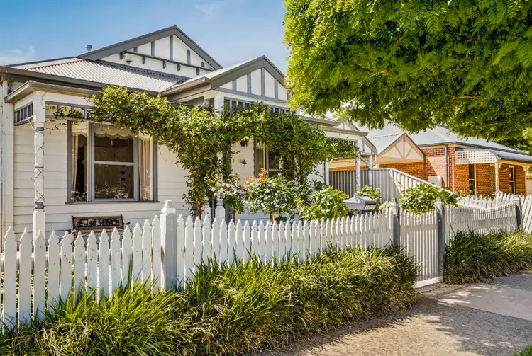 4 Honeysuckle Close, Pakenham VIC 3810