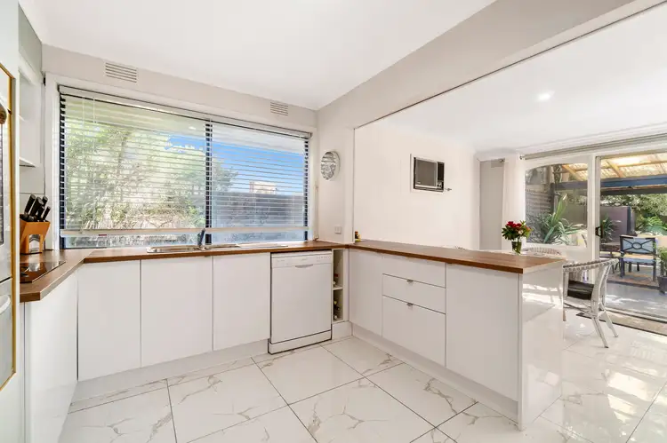 Second view of Homely house listing, 5 Somerset Court, Mulgrave VIC 3170