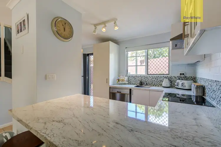 3/4 Pendlebury Court, Edens Landing QLD 4207