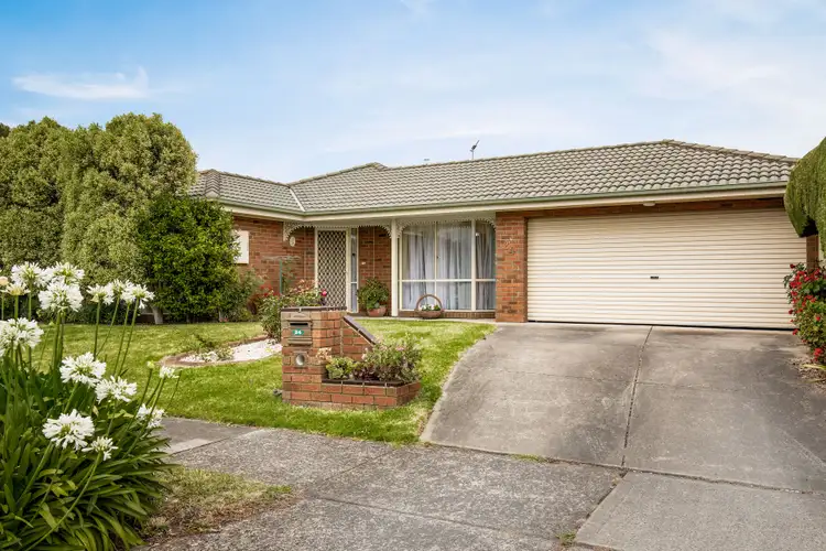24 Thomas Place, Pakenham VIC 3810
