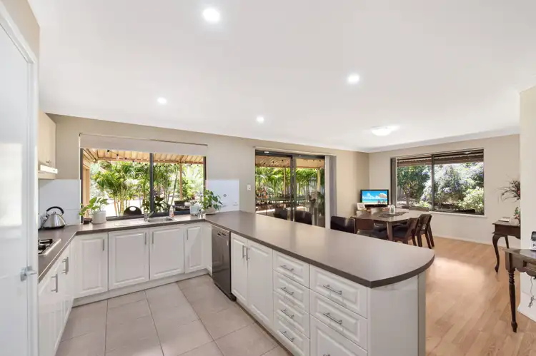 7 Zenobia Place, Woorree WA 6530