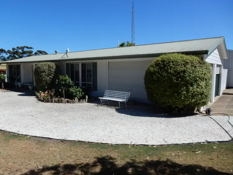 2-4 Caroline Street, Maitland SA 5573
