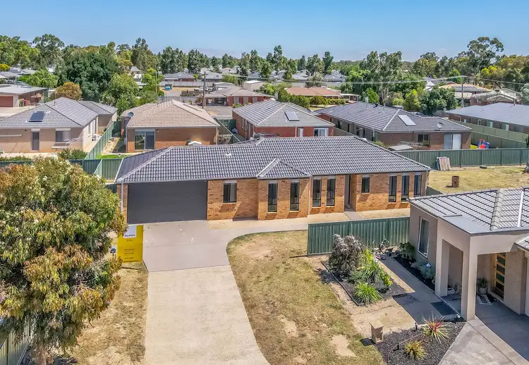 Second view of Homely house listing, 5 Deharl Court, Ascot VIC 3551
