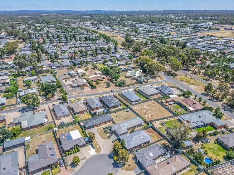 Third view of Homely house listing, 5 Deharl Court, Ascot VIC 3551