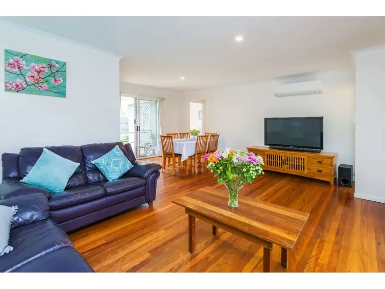 Second view of Homely house listing, 3 Pareena Crescent, Mansfield QLD 4122