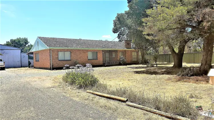 26 Railway Road, Rochester VIC 3561