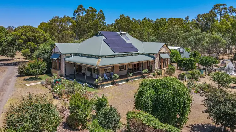 10 Raglan Place West, Axedale VIC 3551