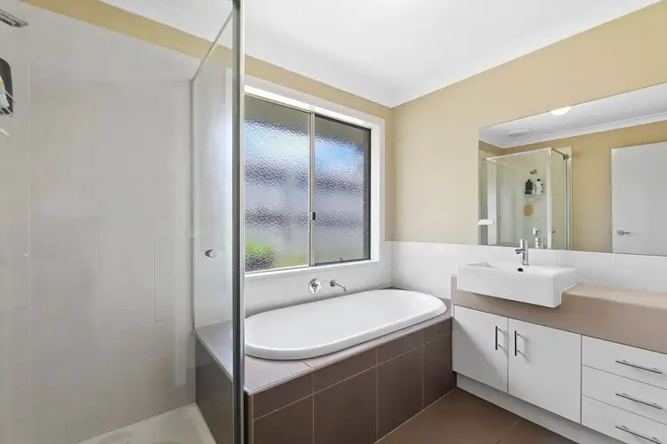 Sixth view of Homely house listing, 4 Isabella Court, Drouin VIC 3818