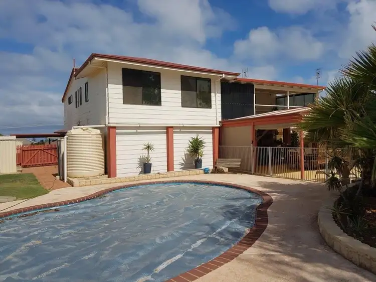 10 Bartlett Place