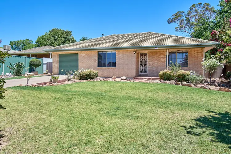 12 Lavender Place, Lake Albert NSW 2650