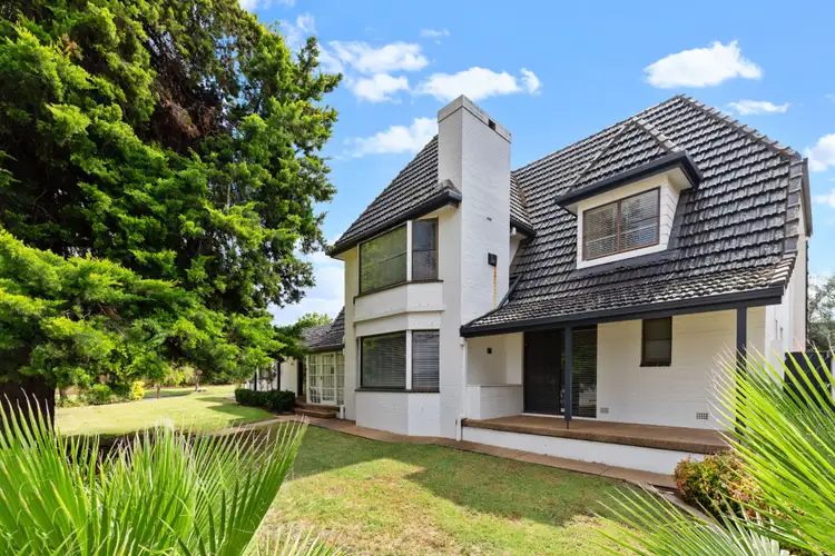 32 Eastlake Drive, Lake Albert NSW 2650