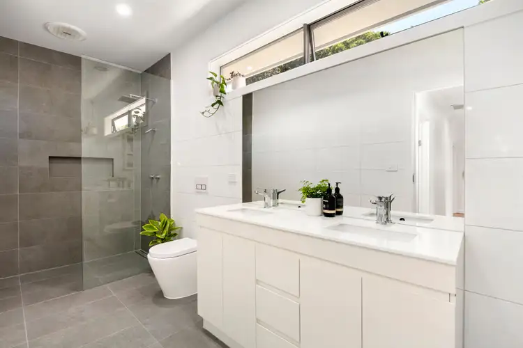 Sixth view of Homely house listing, 2 Wykeham Court, Frankston VIC 3199