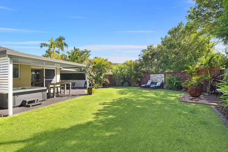 8 Byarong Avenue, Point Clare NSW 2250