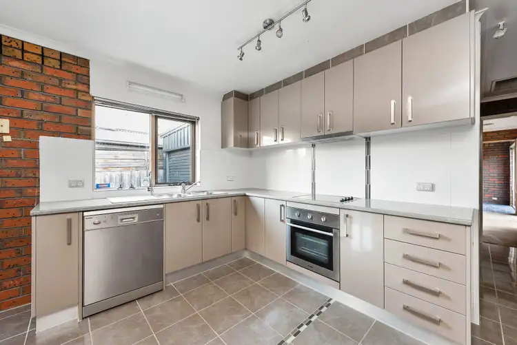 Fourth view of Homely unit listing, 2/92 Hillcrest Road, Frankston VIC 3199