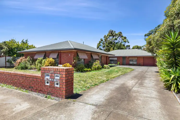 Main view of Homely unit listing, 1/27 Lawrie Drive, Alfredton VIC 3350