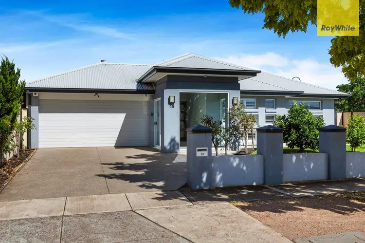 19 Eglington Court, Taylors Hill VIC 3037