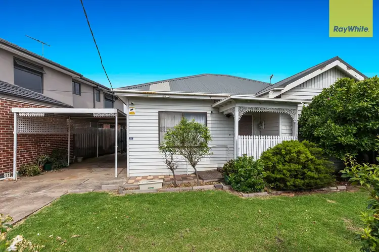 23 West Esplanade, St Albans VIC 3021