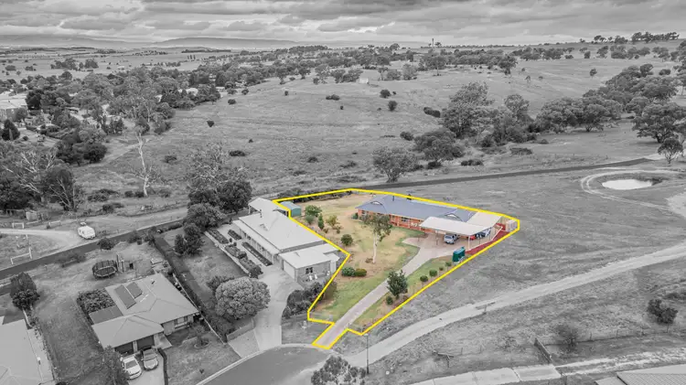 8 Kensington Place, Perthville NSW 2795