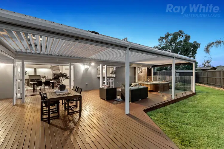 9 Lake King Circle, Waterways VIC 3195