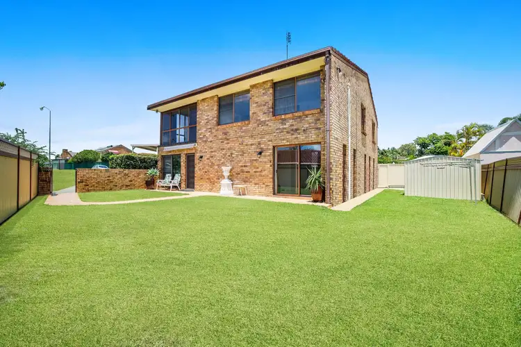 8 Penelope Court, Benowa QLD 4217