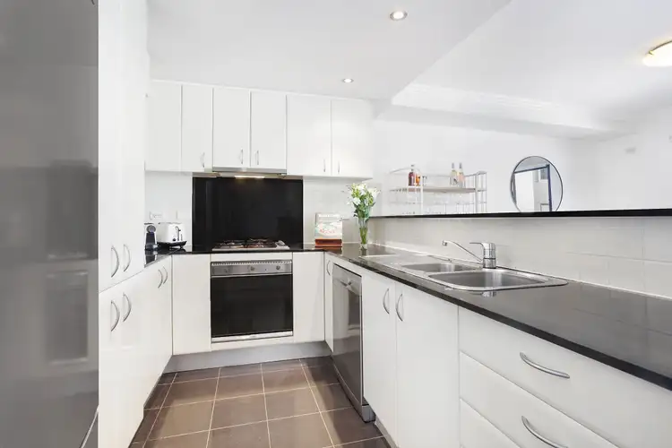 Third view of Homely apartment listing, 5/74-76 McLachlan Avenue, Darlinghurst NSW 2010