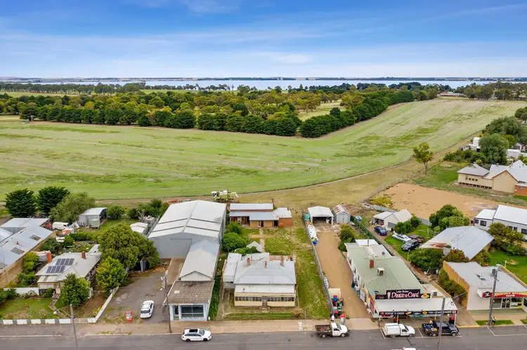 2115 Glenelg Highway, Lake Bolac VIC 3351